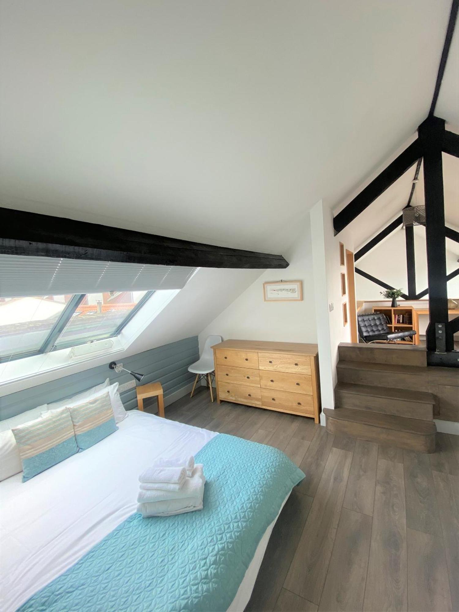 The Old Coach House: Luxury Harbourside Apartment Bristol Room photo