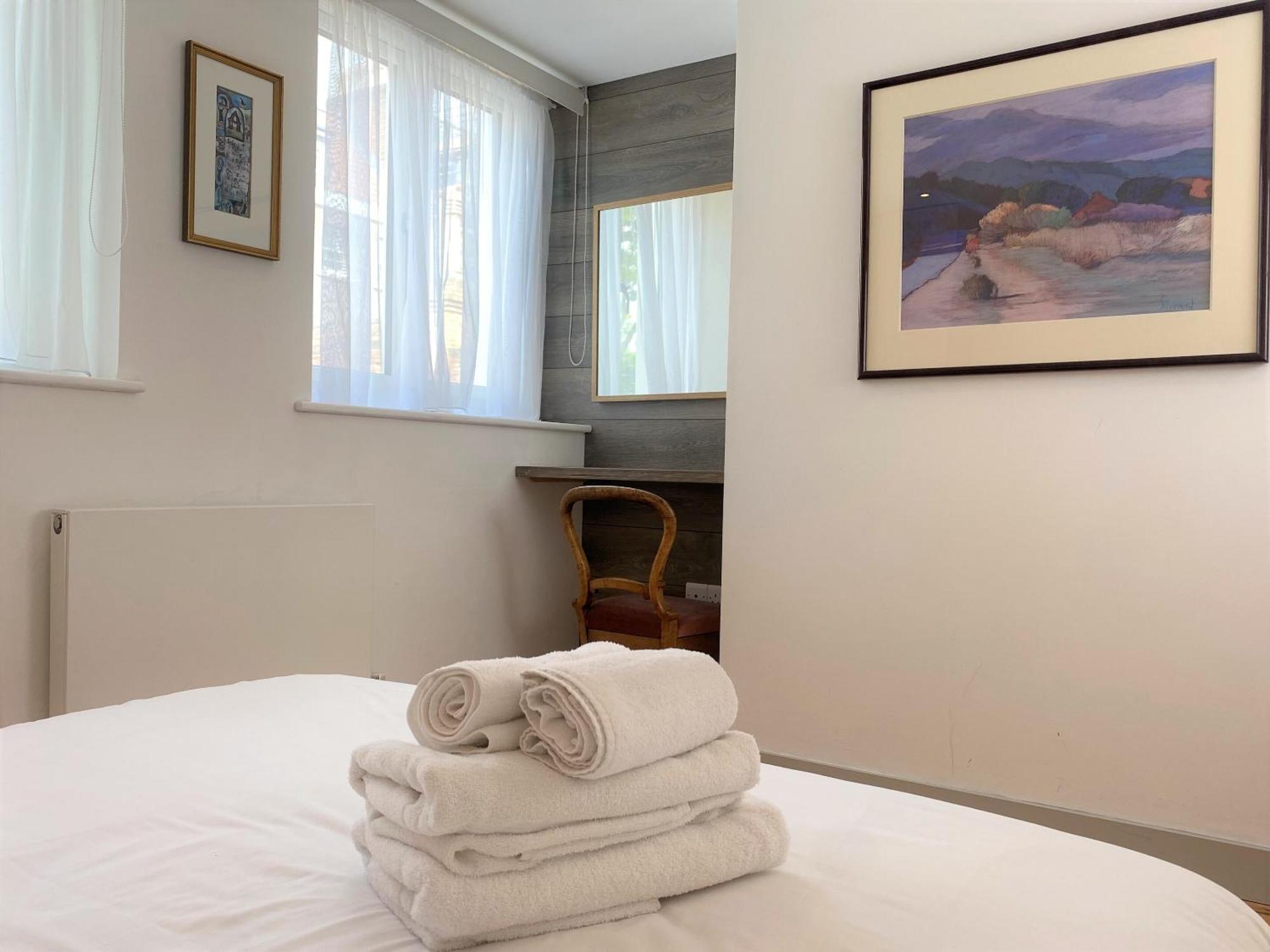 The Old Coach House: Luxury Harbourside Apartment Bristol Room photo